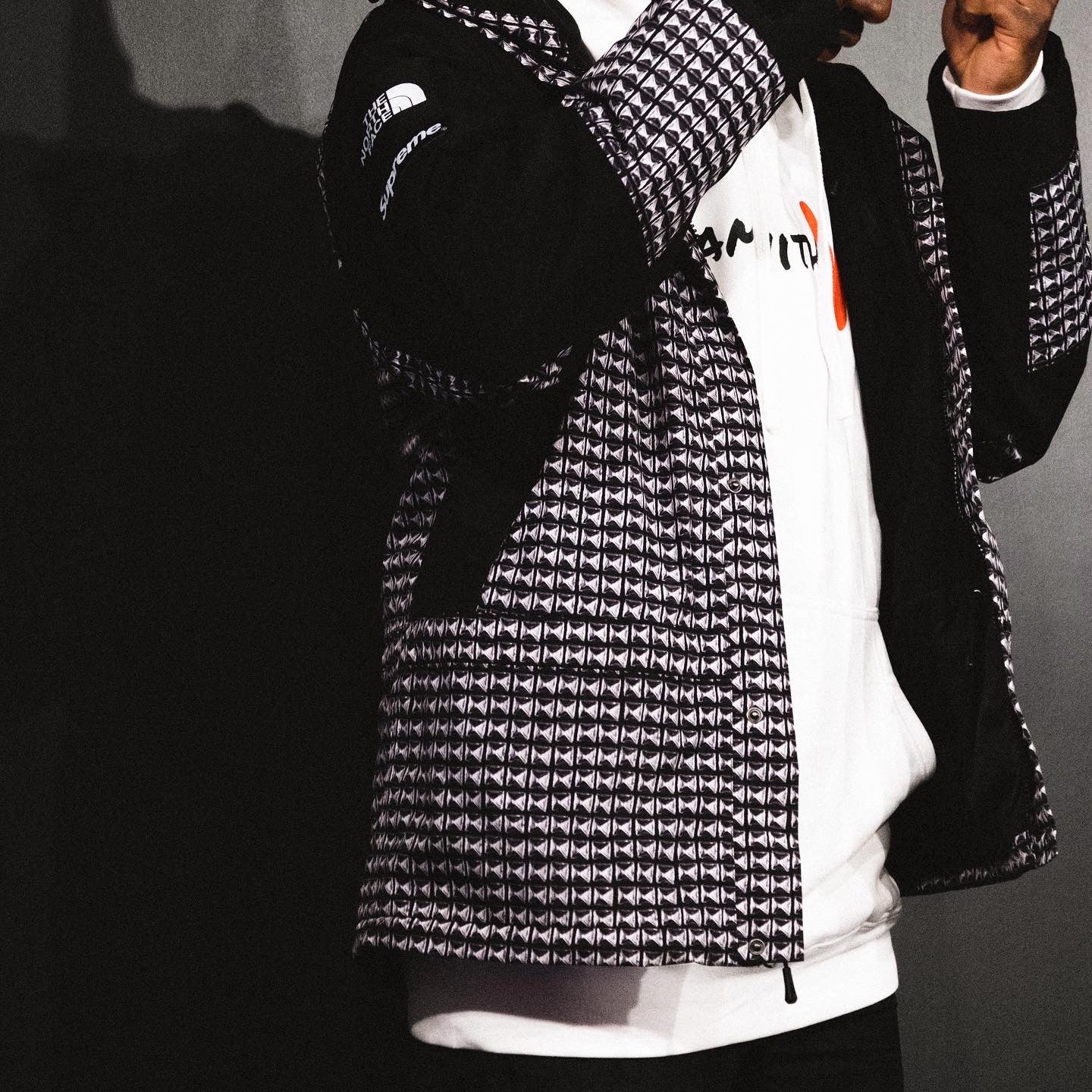 WHT HOODIE